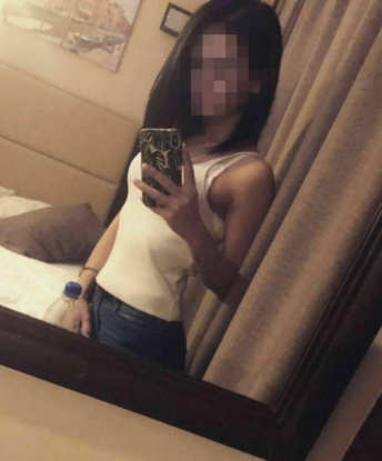 Встречаясь со мной, ты ощутишь настоящую страсть и нежность. Живу в Москве, так что если ты сейчас в этом прекрасном городе, можем устроить незабываемую встречу. А что тебе нужно? Одинокая ночь полная страсти или мягкое прикосновение, сопровождаемое разговором? Не беспокойся, я знаю, как удовлетворить все твои желания. Мои услуги абсолютно конфиденциальны и профессиональны. У меня имеются отличные отзывы от моих довольных клиентов, которые подтверждают мою эмоциональность и ненасытность. Хочешь увидеть больше фотографий или узнать больше о моих возможностях? Напиши мне, и я с радостью отвечу на все твои вопросы. Давай создадим вместе незабываемые эмоции. Твоя индивидуалка из Москвы - готова исполнить твои мечты. 🌹💋 15594, 18 лет