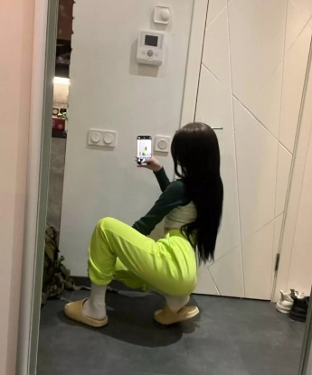 👠💋
Я креативная и опытная девушка, всегда готовая погрузиться в мир твоих фантазий и желаний. 🌟
Моя миссия - сделать тебя самым счастливым человеком, исполнить все твои сокровенные мечты и фантазии. ✨
У меня есть клиенты, которые говорят, что я - настоящая горячая бомба. 💣 Мой талант и умение принести настоящее удовольствие оценены ими настояще высоко.
Ты можешь провести со мной время в Москве, и я обещаю, что ты не пожалеешь о своем выборе. Живу в Москве и всегда готова к приключениям в этом городе. 🏢🌆
Оцени мои фото и не упусти шанс почувствовать себя настоящим мужчиной рядом со мной. 📷🔥
Я готова выполнить любые твои сокровенные желания и обеспечить незабываемое свидание, где ведущим будет только наше наслаждение. 💫
Ты готов окунуться в мир страсти и удовольствия со мной? Тогда не медли, свяжись со мной прямо сейчас, и мы сможем встретиться уже сегодня. 😉💘 2305, 19 лет